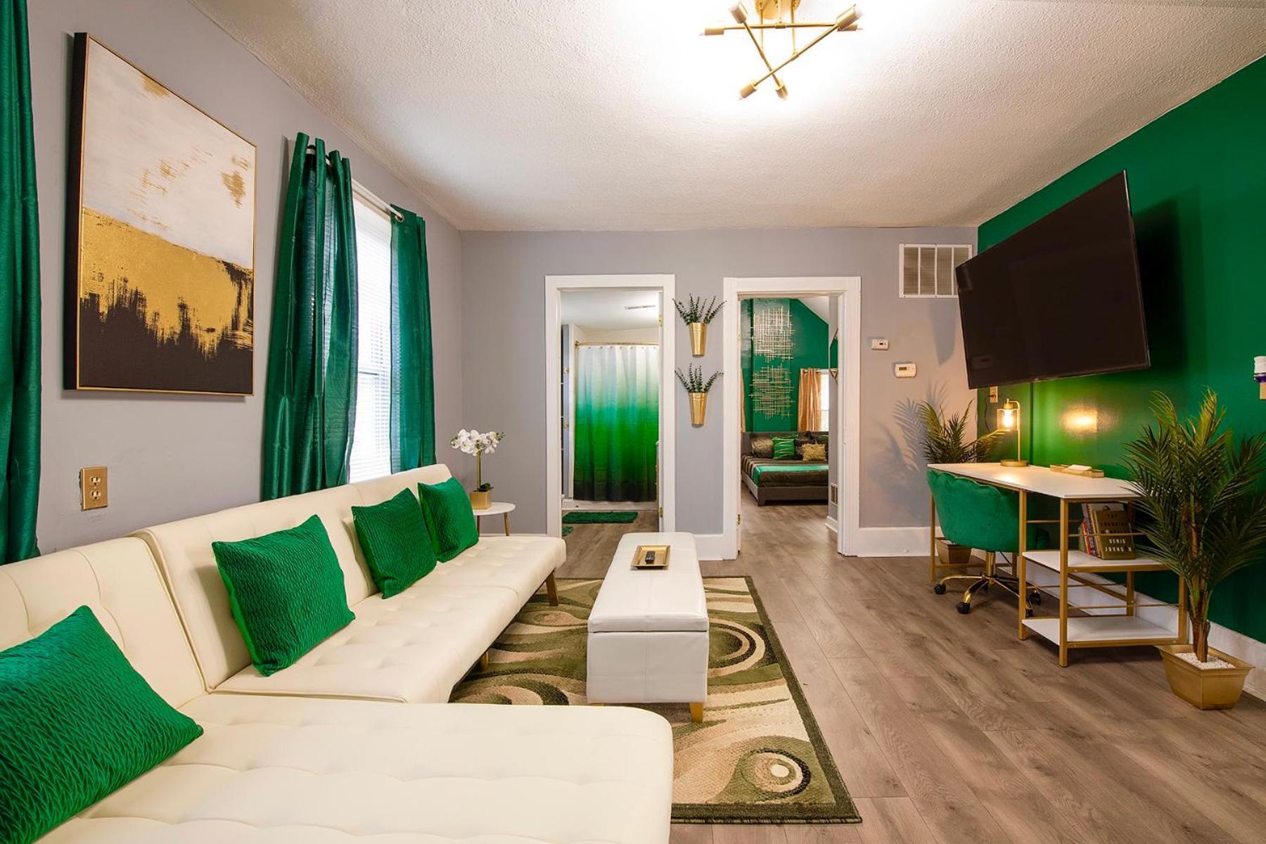The Tremont Emerald - By Christmas Story House - Historic Charm & Modern Comfort Near Downtown With Parking, 300Mb Wifi & Self Check-In Cleveland Exterior photo