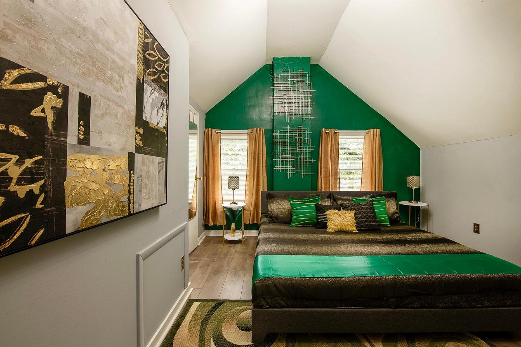 The Tremont Emerald - By Christmas Story House - Historic Charm & Modern Comfort Near Downtown With Parking, 300Mb Wifi & Self Check-In Cleveland Exterior photo