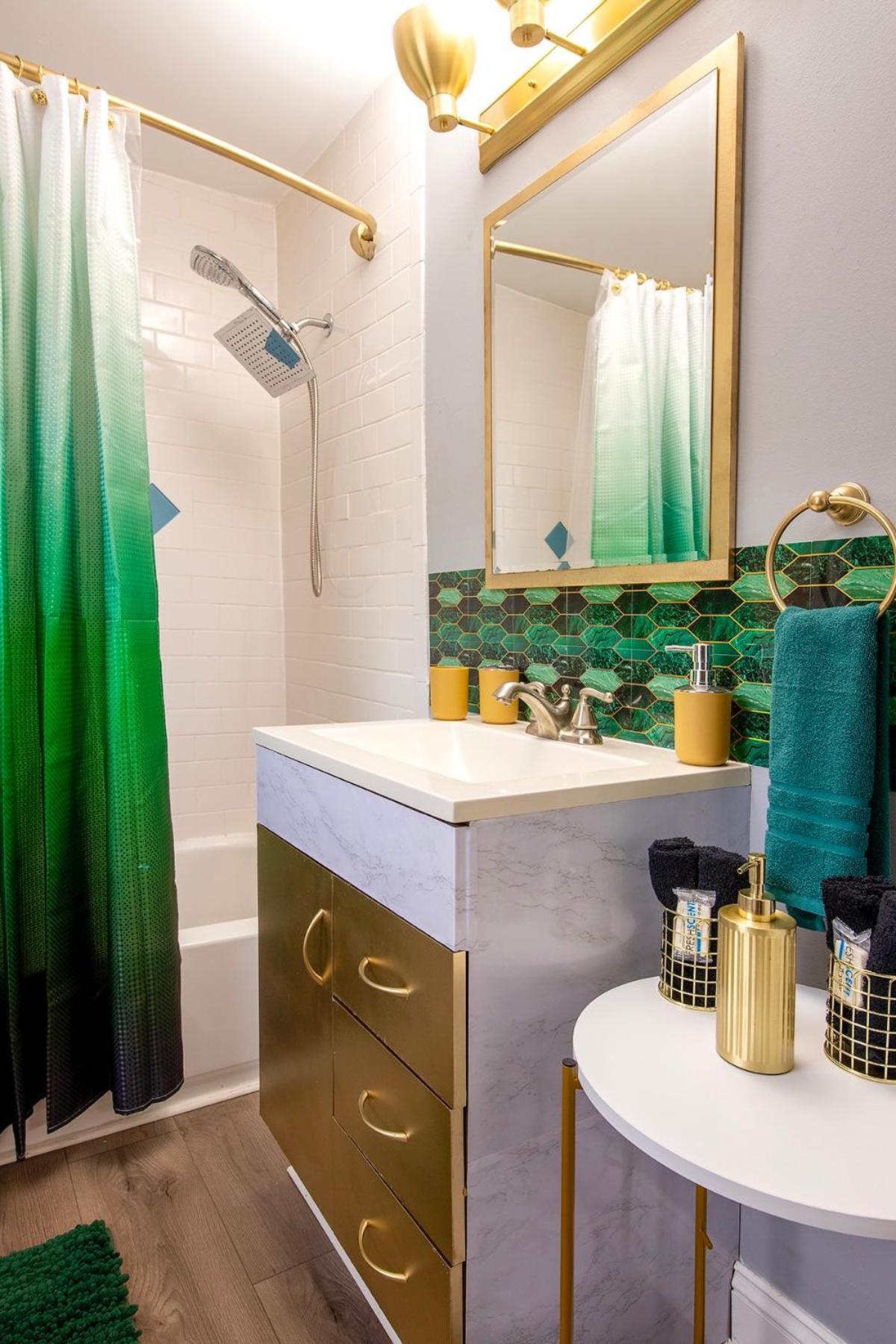 The Tremont Emerald - By Christmas Story House - Historic Charm & Modern Comfort Near Downtown With Parking, 300Mb Wifi & Self Check-In Cleveland Exterior photo