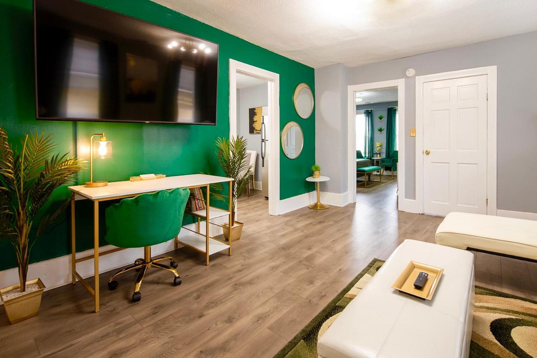 The Tremont Emerald - By Christmas Story House - Historic Charm & Modern Comfort Near Downtown With Parking, 300Mb Wifi & Self Check-In Cleveland Exterior photo