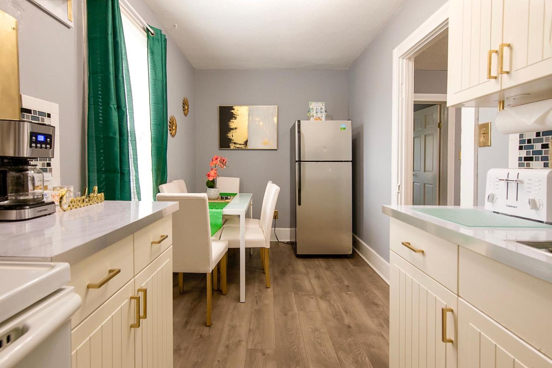 The Tremont Emerald - By Christmas Story House - Historic Charm & Modern Comfort Near Downtown With Parking, 300Mb Wifi & Self Check-In Cleveland Exterior photo