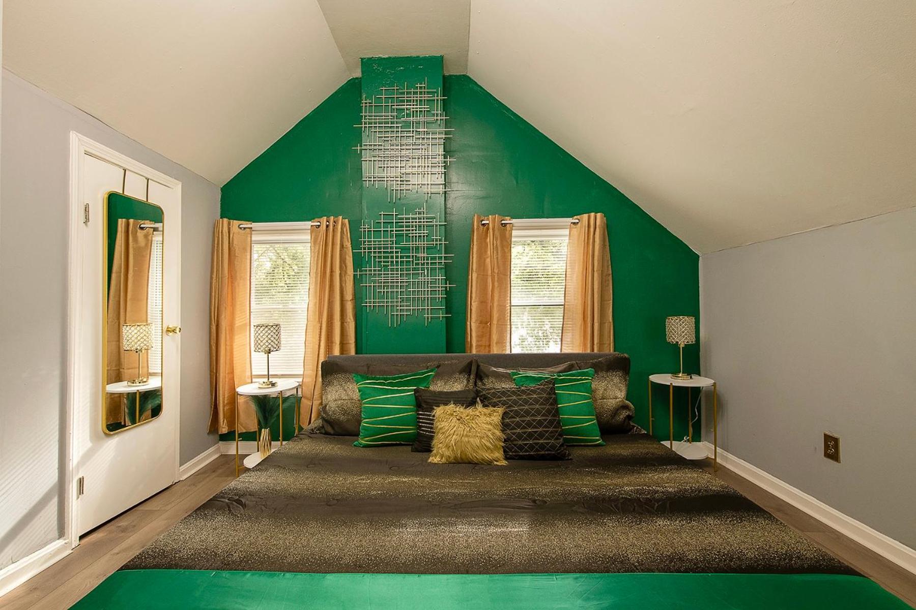The Tremont Emerald - By Christmas Story House - Historic Charm & Modern Comfort Near Downtown With Parking, 300Mb Wifi & Self Check-In Cleveland Exterior photo