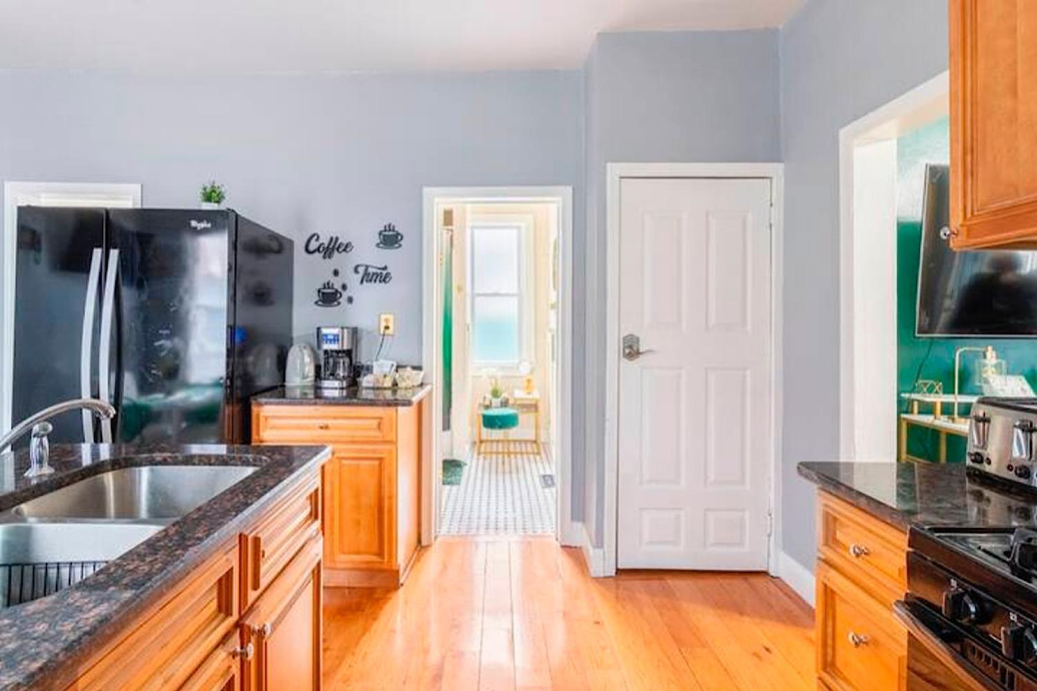 The Tremont Emerald - By Christmas Story House - Historic Charm & Modern Comfort Near Downtown With Parking, 300Mb Wifi & Self Check-In Cleveland Exterior photo