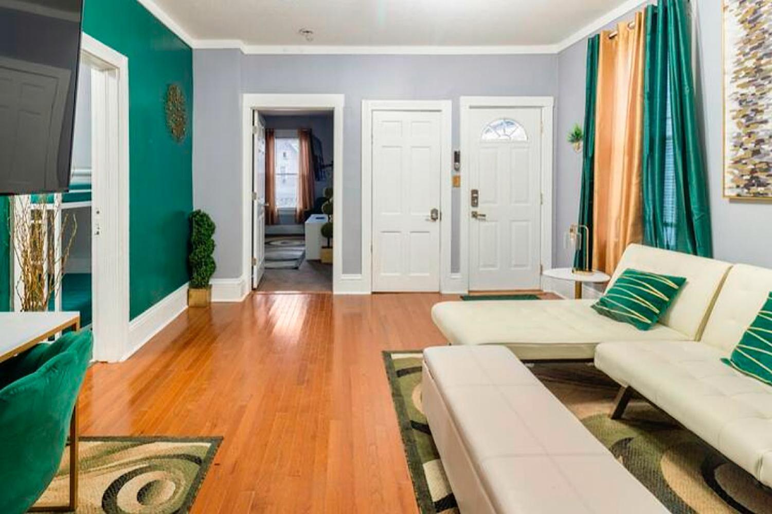 The Tremont Emerald - By Christmas Story House - Historic Charm & Modern Comfort Near Downtown With Parking, 300Mb Wifi & Self Check-In Cleveland Exterior photo
