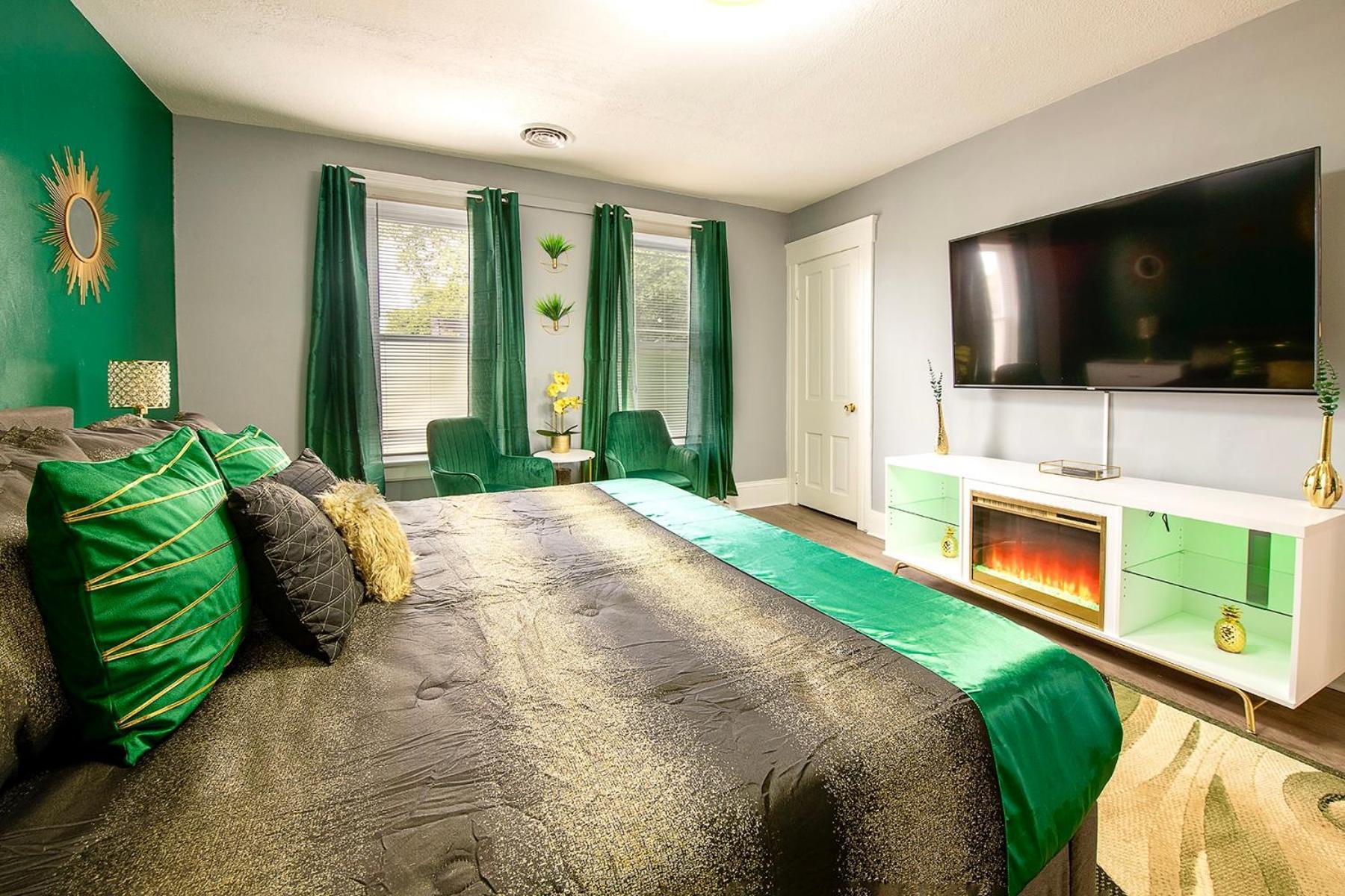 The Tremont Emerald - By Christmas Story House - Historic Charm & Modern Comfort Near Downtown With Parking, 300Mb Wifi & Self Check-In Cleveland Exterior photo