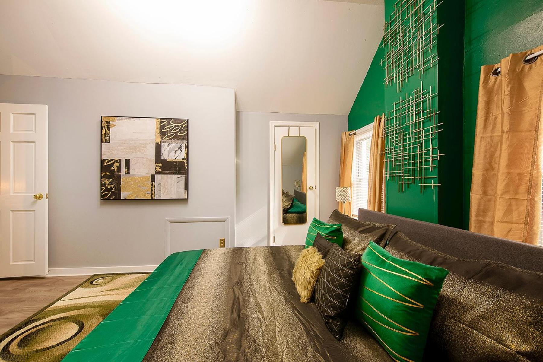 The Tremont Emerald - By Christmas Story House - Historic Charm & Modern Comfort Near Downtown With Parking, 300Mb Wifi & Self Check-In Cleveland Exterior photo