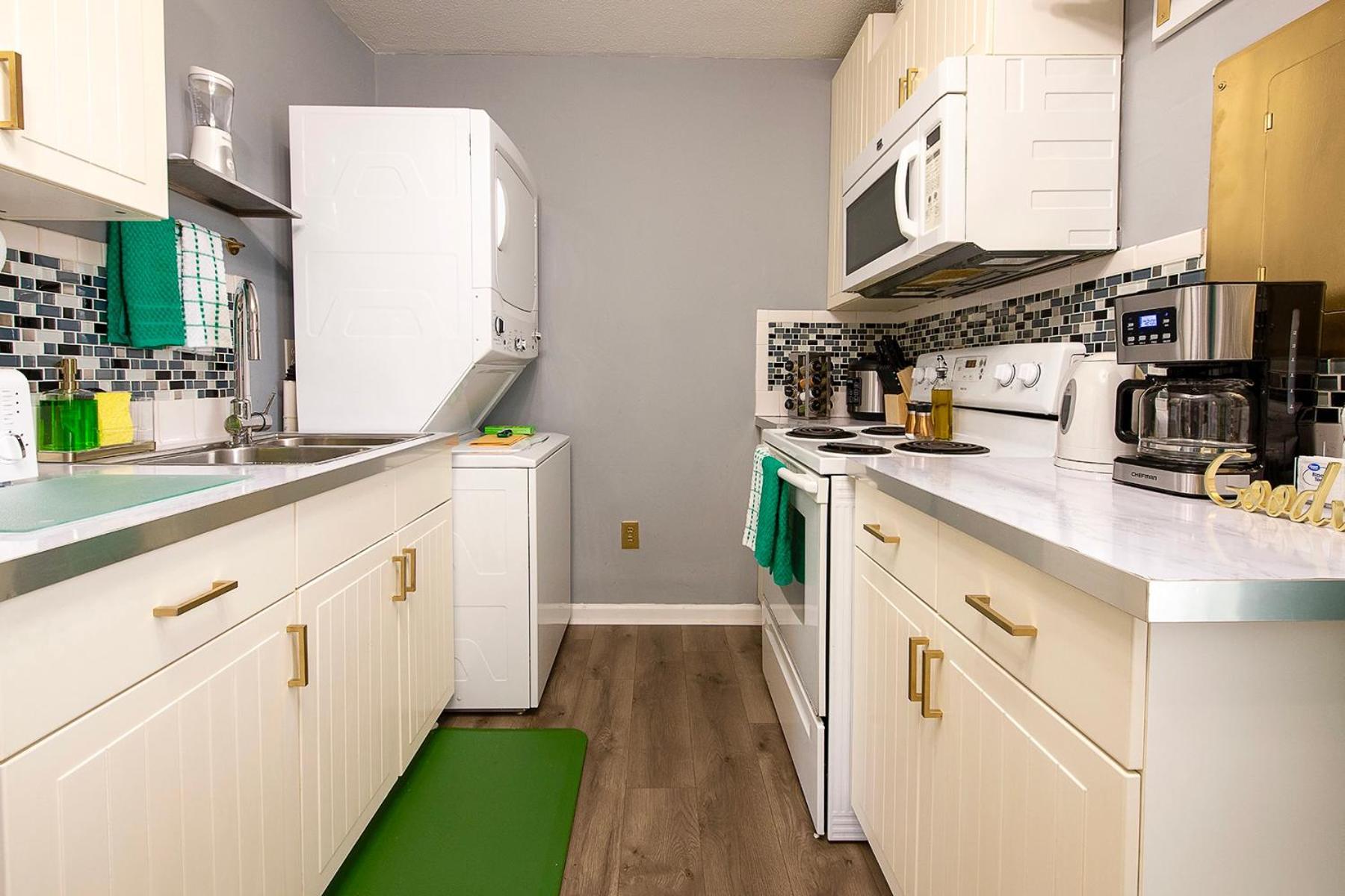 The Tremont Emerald - By Christmas Story House - Historic Charm & Modern Comfort Near Downtown With Parking, 300Mb Wifi & Self Check-In Cleveland Exterior photo