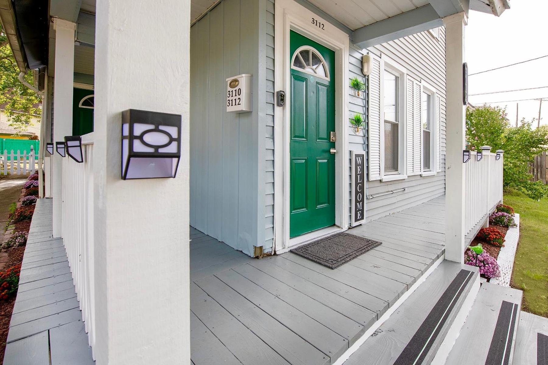 The Tremont Emerald - By Christmas Story House - Historic Charm & Modern Comfort Near Downtown With Parking, 300Mb Wifi & Self Check-In Cleveland Exterior photo