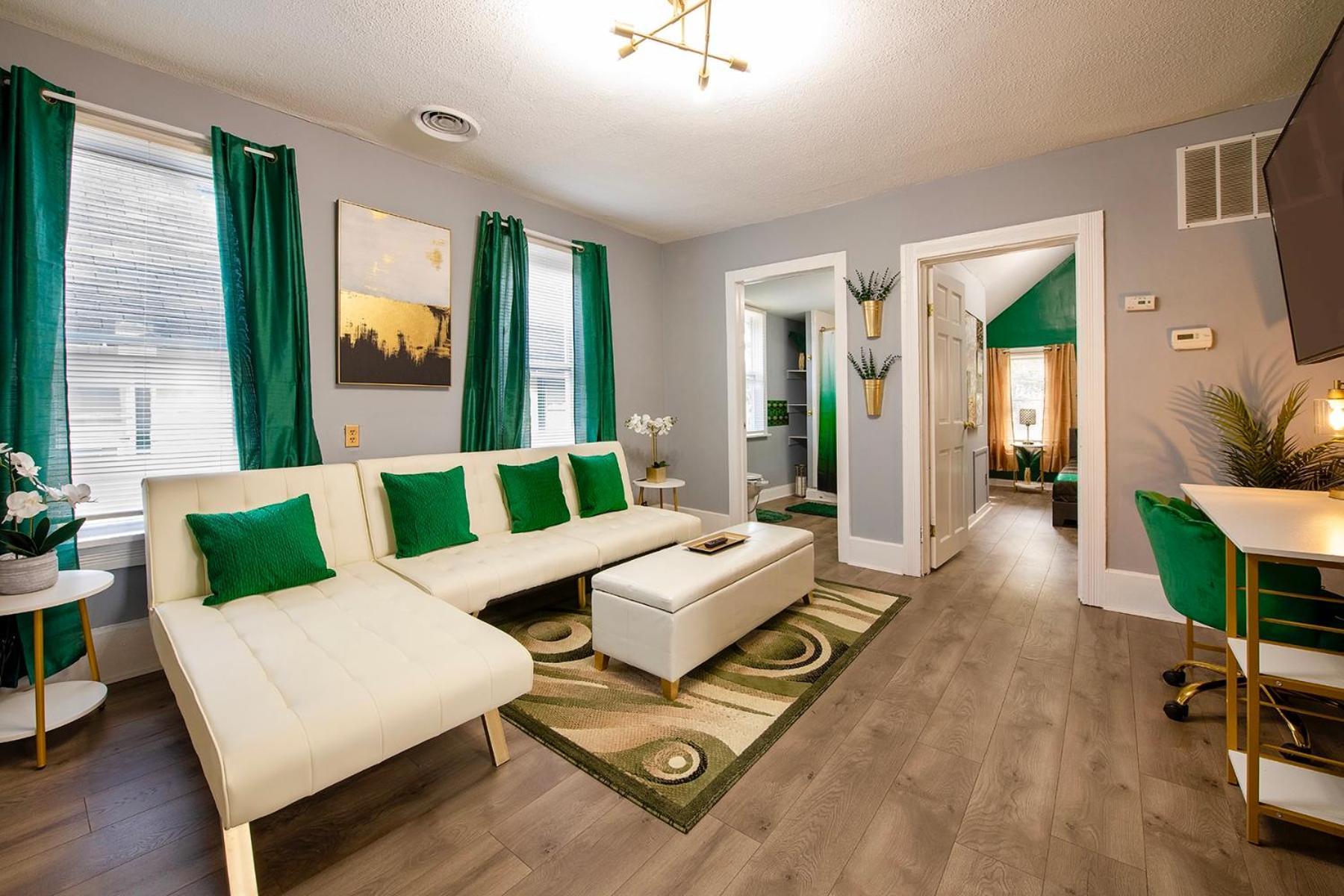 The Tremont Emerald - By Christmas Story House - Historic Charm & Modern Comfort Near Downtown With Parking, 300Mb Wifi & Self Check-In Cleveland Exterior photo