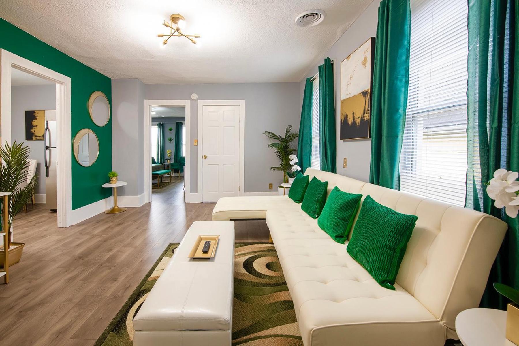The Tremont Emerald - By Christmas Story House - Historic Charm & Modern Comfort Near Downtown With Parking, 300Mb Wifi & Self Check-In Cleveland Exterior photo