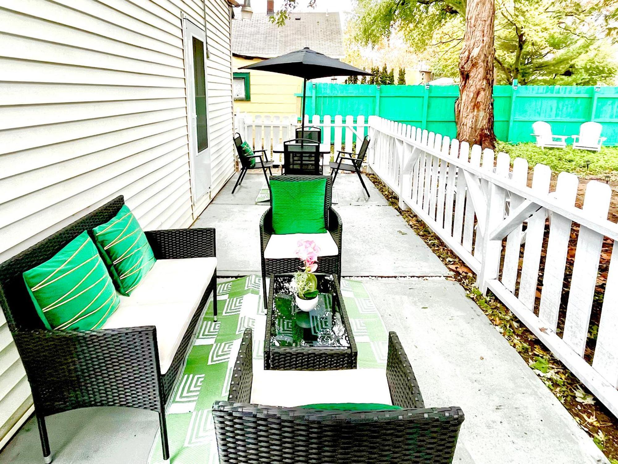 The Tremont Emerald - By Christmas Story House - Historic Charm & Modern Comfort Near Downtown With Parking, 300Mb Wifi & Self Check-In Cleveland Exterior photo