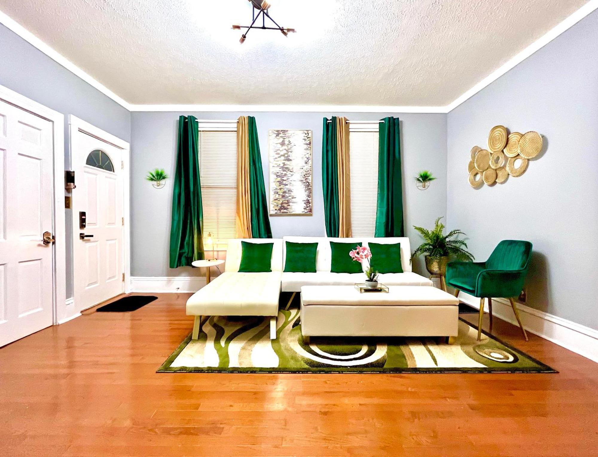 The Tremont Emerald - By Christmas Story House - Historic Charm & Modern Comfort Near Downtown With Parking, 300Mb Wifi & Self Check-In Cleveland Exterior photo