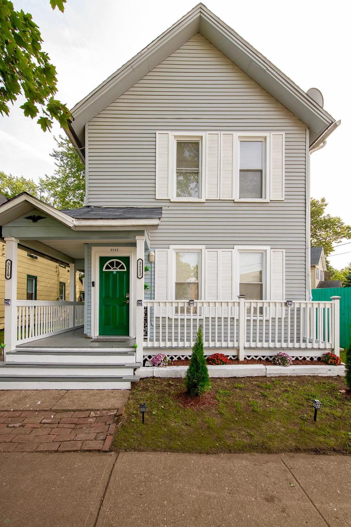 The Tremont Emerald - By Christmas Story House - Historic Charm & Modern Comfort Near Downtown With Parking, 300Mb Wifi & Self Check-In Cleveland Exterior photo
