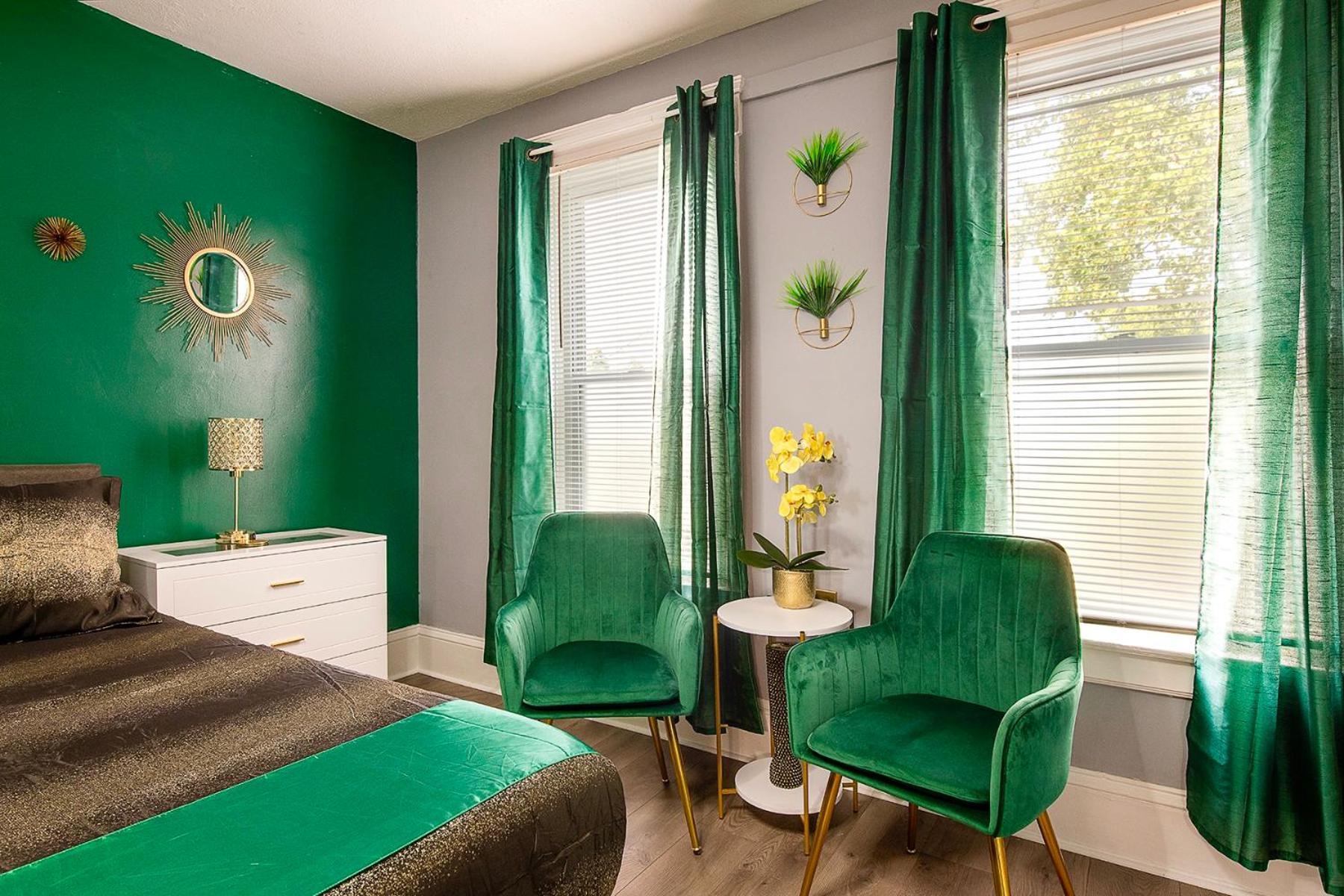 The Tremont Emerald - By Christmas Story House - Historic Charm & Modern Comfort Near Downtown With Parking, 300Mb Wifi & Self Check-In Cleveland Exterior photo