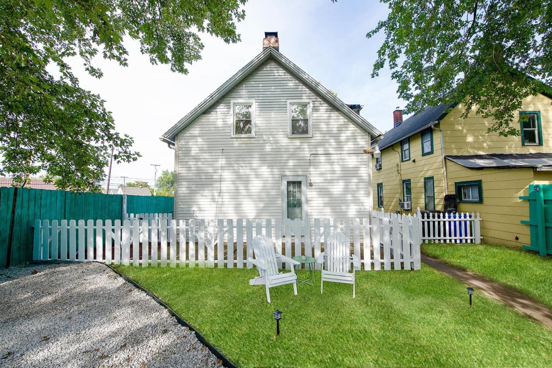 The Tremont Emerald - By Christmas Story House - Historic Charm & Modern Comfort Near Downtown With Parking, 300Mb Wifi & Self Check-In Cleveland Exterior photo