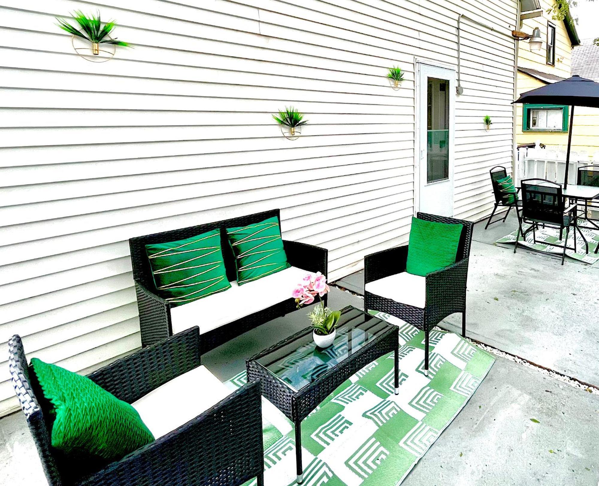 The Tremont Emerald - By Christmas Story House - Historic Charm & Modern Comfort Near Downtown With Parking, 300Mb Wifi & Self Check-In Cleveland Exterior photo